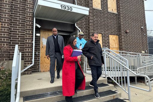 Illinois members of Congress are latest to tour immigration facilities after judge’s ruling