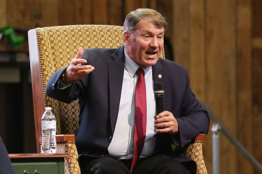 Sen. Rounds’ senior staffer posts image of obscene gesture after report about ethics concerns