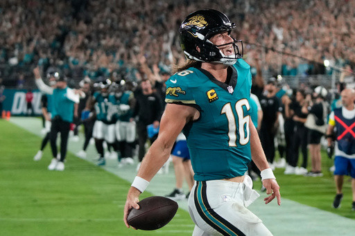 Trevor Lawrence’s wild run lifts the Jaguars to a 31-28 win over Patrick Mahomes and the Chiefs