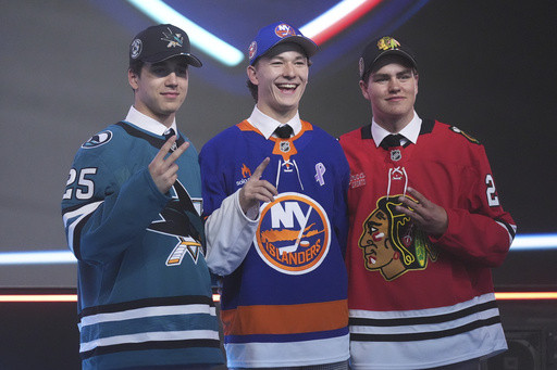 Islanders’ No. 1 pick Matthew Schaefer pays tribute to late mother with a kiss and a promise