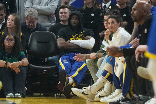 Warriors coach Steve Kerr chatted with Jonathan Kuminga about his uncertain situation