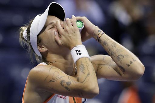 Defending US Open champ Sabalenka returns to semifinals when Vondrousova withdraws with knee injury