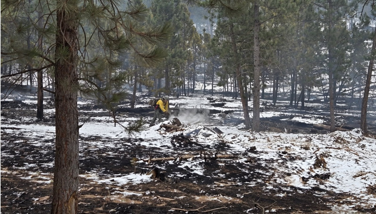 Firefighters gain some containment on lines of the Qury Fire