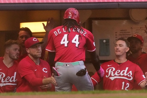 Reds earn 1st playoff berth since 2020 as they capitailze on Mets’ big fade
