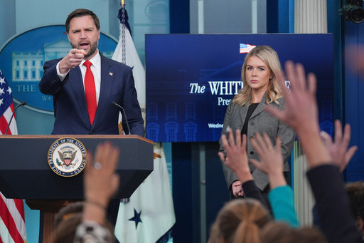 Both parties blame each other on 1st day of government shutdown as tourist sites close