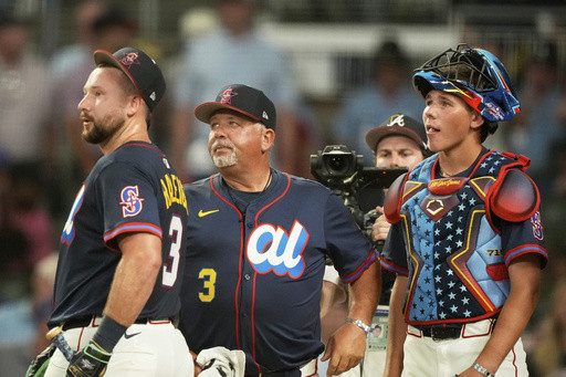 With family support, Cal Raleigh becomes first catcher, switch-hitter to win Home Run Derby