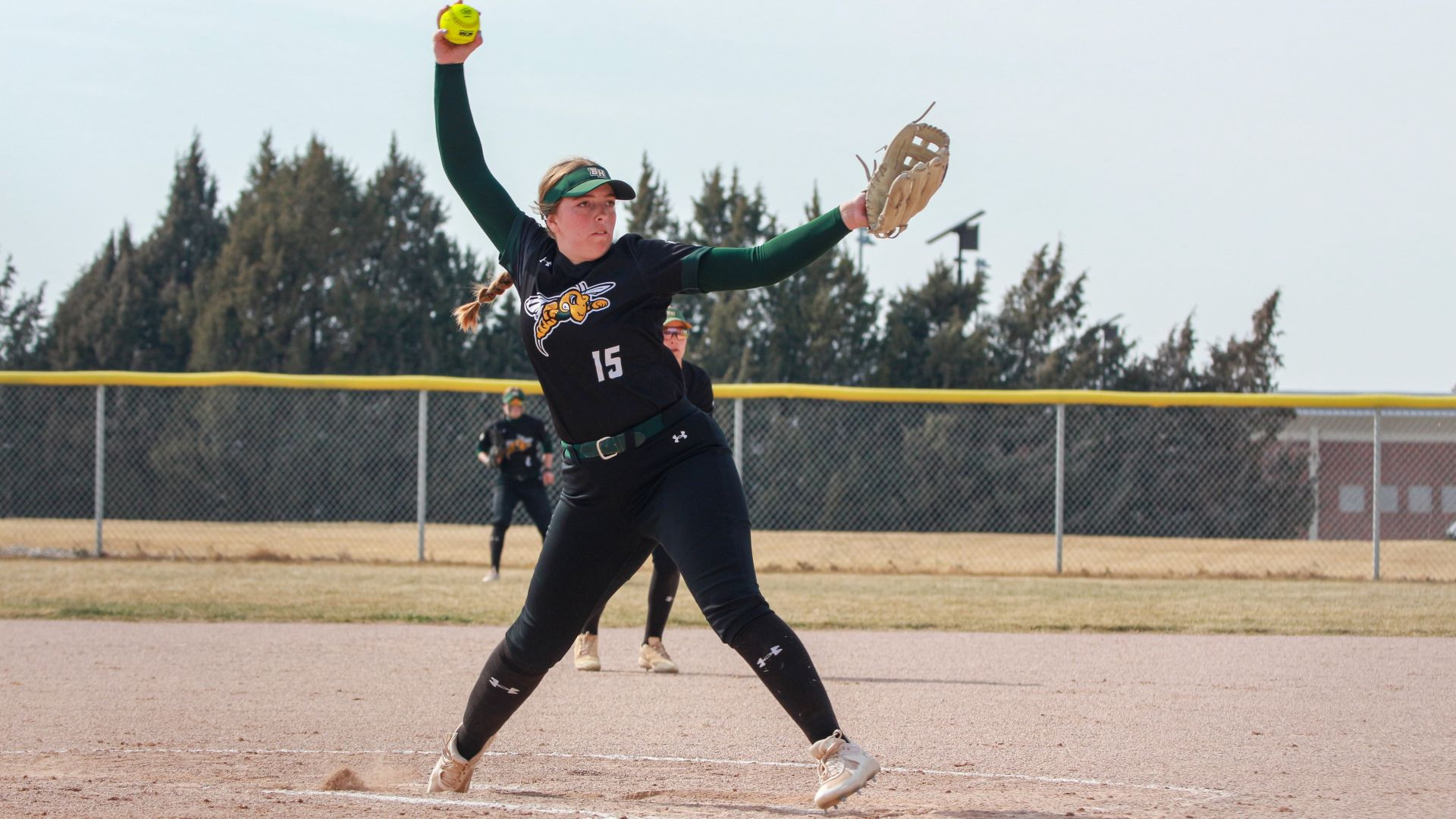 Yellow Jacket Softball Sweep Eagles with Historic Performances