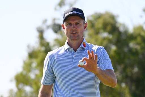 Justin Rose delivers a Tiger-like performance at Torrey Pines. He leads by 5 shots