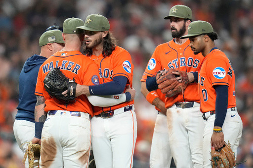 Astros’ Spencer Arrighetti has a no-hit bid broken up with 1 out in the 8th vs. Rangers
