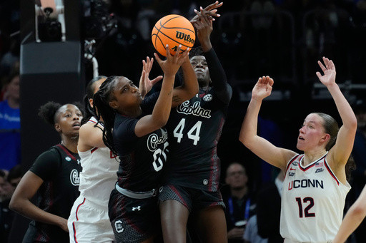 South Carolina smothers UConn 62-48 to advance to NCAA title game, snaps Huskies’ 54-game win streak