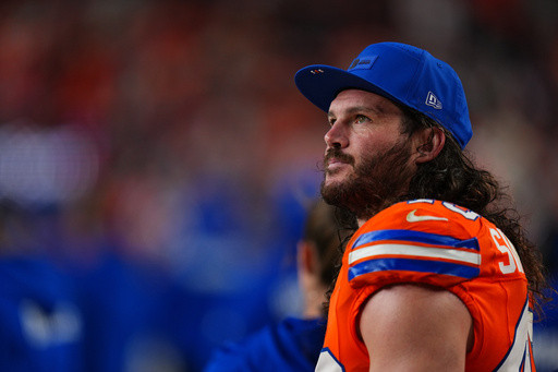 Less than 3 weeks after cancer surgery, Broncos’ Alex Singleton is back in the game