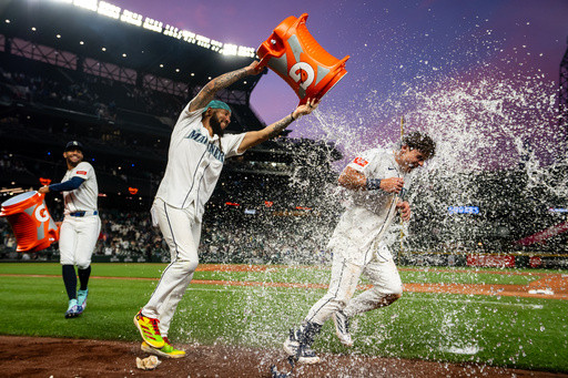 Cole Young’s single in 10th gives streaking Mariners another walk-off win, 3-2 over Mets