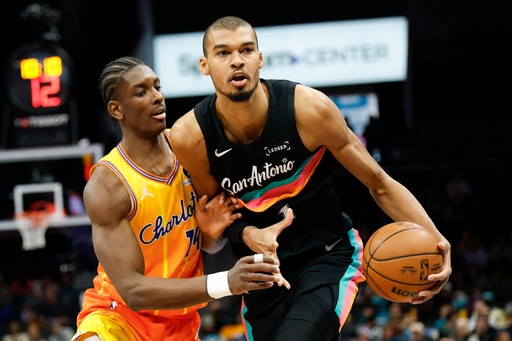 Brandon Miller scores 26 as surging Hornets beat Spurs 111-106 to push win streak to 6 games