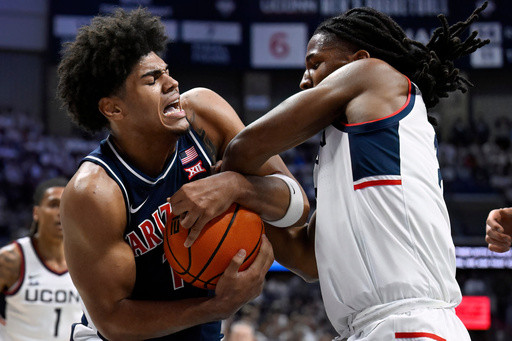Jaden Bradley scores 21 points to lead No. 4 Arizona past No. 3 UConn 71-67