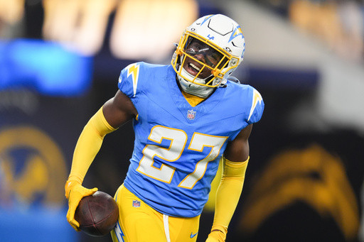 Chargers humble Aaron Rodgers and Steelers 25-10 in prime time for 3rd straight win