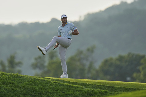 Sam Burns holds steady on soggy Oakmont to lead US Open