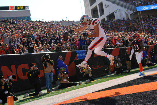 AFC-leading Patriots rally from 10-point deficit to beat Bengals 26-20, extend winning streak to 9