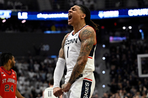 Reed powers No. 6 UConn to 72-40 rout against No. 15 St. John’s