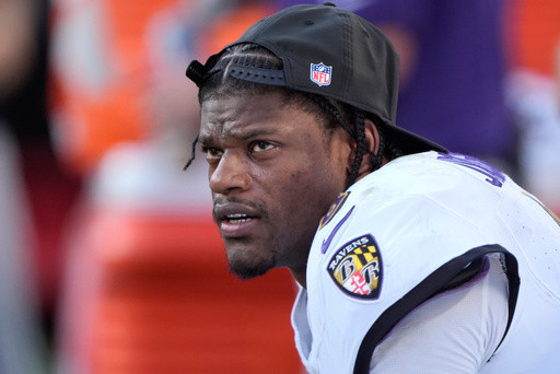 Banged-up Ravens lose Lamar Jackson, 4 other starters to injuries against the Chiefs