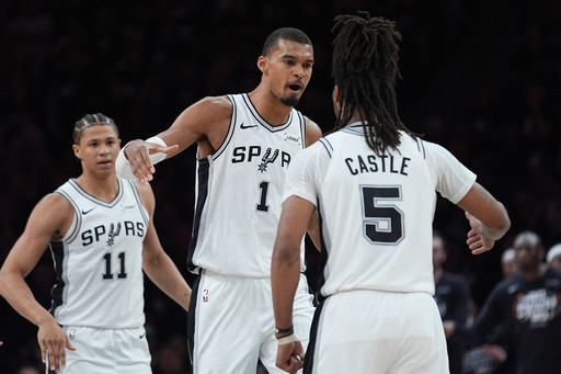 Stephon Castle gives the Spurs 32 points in a 139-109 blowout to eliminate Timberwolves in Game 6