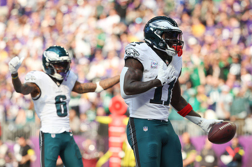Jalen Hurts jump-starts the Eagles by passing for 326 yards and 3 TDs in a 28-22 win vs. Vikings