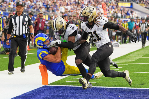 Matthew Stafford hits Davante Adams with 2 of his 4 TD passes while the Rams rout the Saints, 34-10