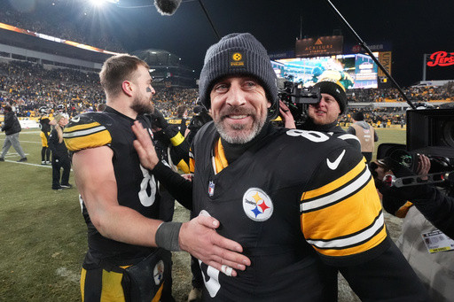 Rodgers and Steelers win AFC North, beating Ravens 26-24 after Loop misses kick at buzzer