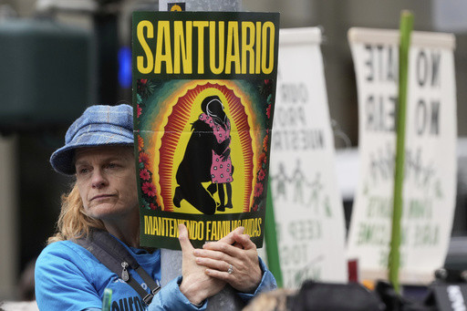 Immigrant rights advocates rally against ICE courthouse arrests in San Francisco