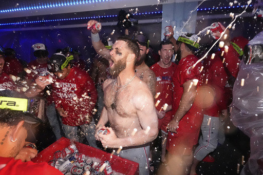 Phillies clinch 2nd straight NL East title with 6-5 win over Dodgers in 10 innings