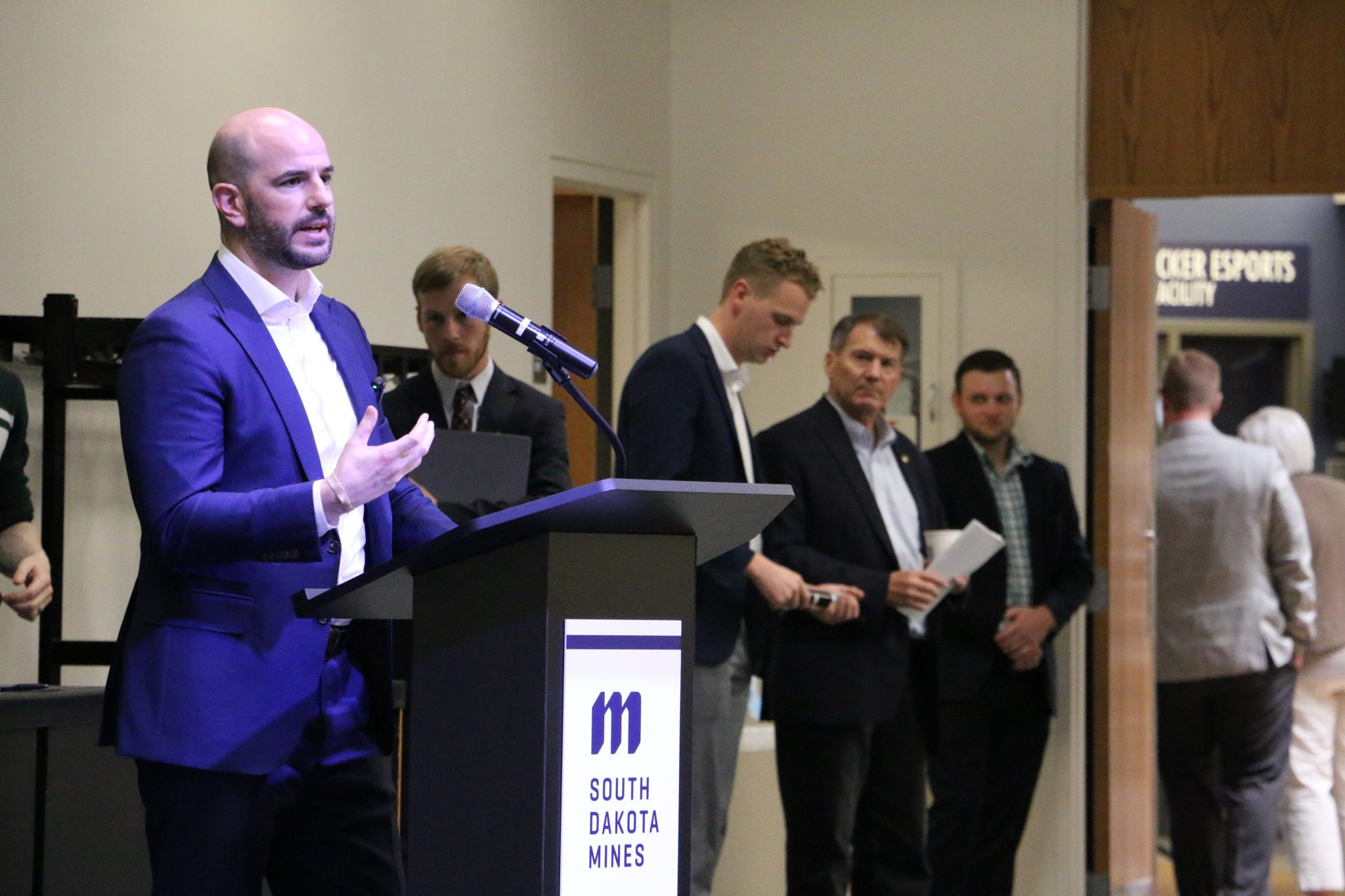 Rounds, Anthropic face questions on AI’s future at South Dakota Mines