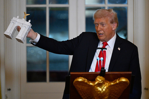 Trump hosts glitzy dinner for wealthy donors to new White House ballroom