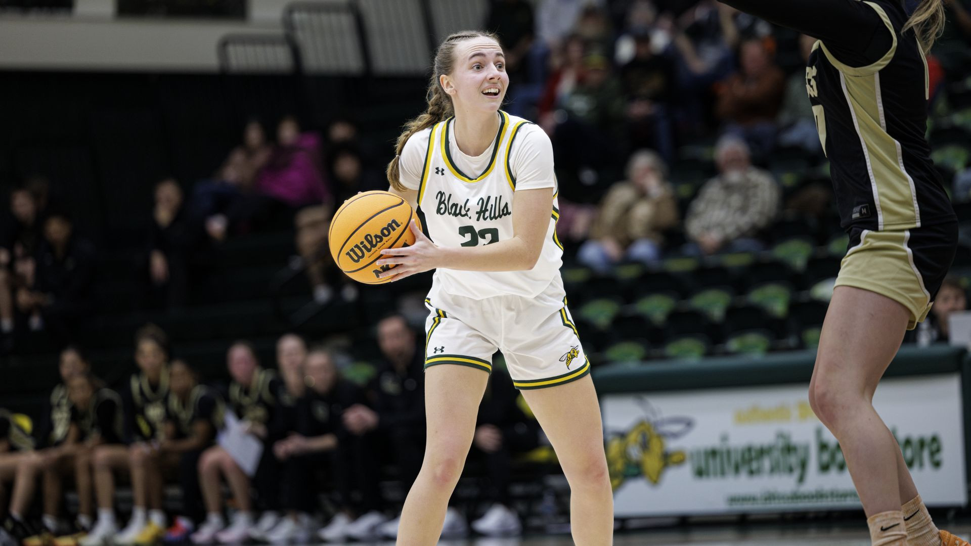 Cooper’s Career Night Helps Yellow Jackets Stun Mountain Lions