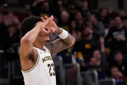 Yaxel Lendeborg stars as top-seeded Michigan beats Alabama 90-77 in Sweet 16