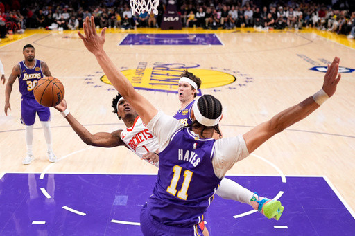 Austin Reaves returns to Lakers’ lineup for Game 5 after missing 9 games with oblique injury