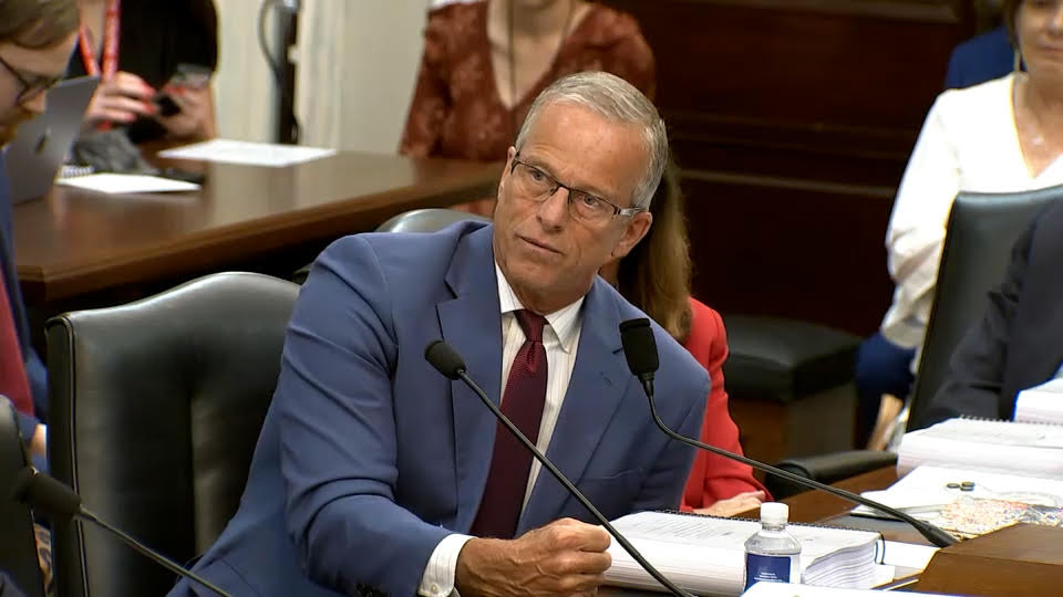 With McConnell back, US Senate ag committee advances farm bill on party lines