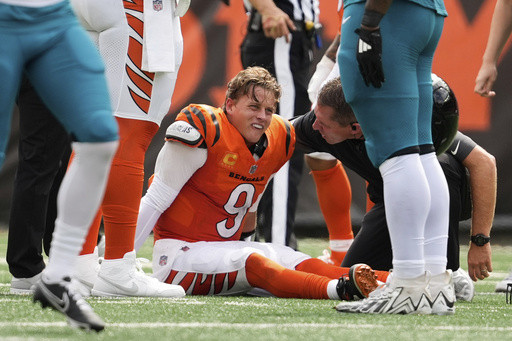Bengals QB Joe Burrow to have surgery on left toe and miss 3 months, AP source says