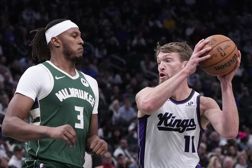 Bucks center Myles Turner gets 1st glimpse at visiting locker room in his return to Indianapolis