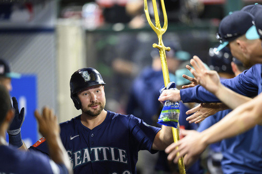 Cal Raleigh is first to 40 homers this season with tiebreaking shot in Mariners’ 7-2 win over Angels