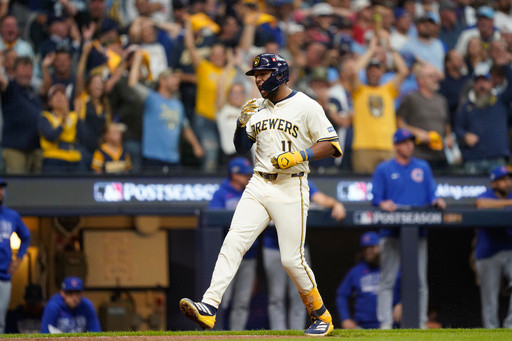 Brewers’ Chourio hits 3-run homer in Game 2 of NLDS after hurting his hamstring in series opener