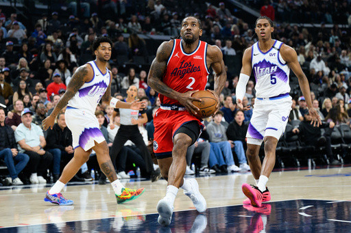 Kawhi Leonard’s 45 points and bloodied nose lead Clippers to 6th straight win, 118-101 over Jazz