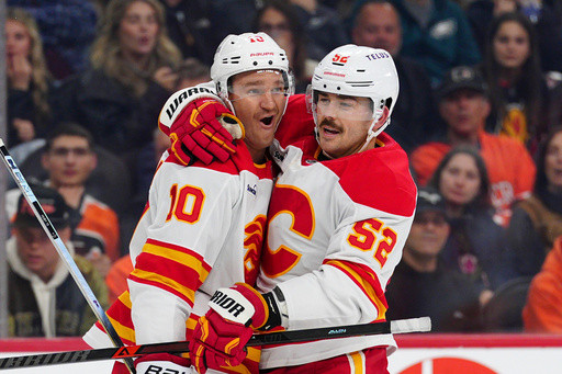 Jonathan Huberdeau scores twice to lift Flames over Flyers 2-1