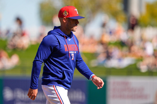 Rangers rookie pitcher finds out he made the team during a mound visit from manager
