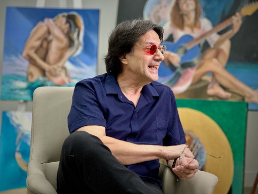 From red donkeys to vibrant art: Fernando Dávila’s colorful journey as a colorblind painter