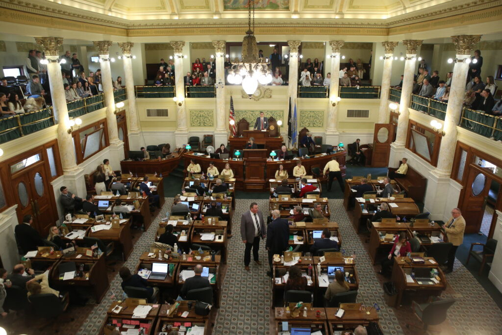 State Senate advances measure asking voters to authorize mobile sports betting