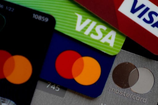 Trump pushes a 1-year, 10% cap on credit card interest rates and banks balk