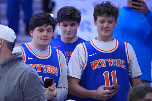Spike Lee, Timothée Chalamet and non-famous Knicks fans enjoy Game 3 in Philly