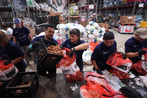 Everyday volunteers are providing stopgap services during the shutdown in a show of community power