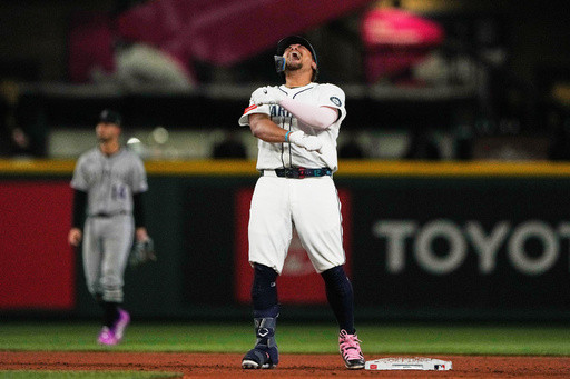Surging Mariners clinch playoff berth and close in on AL West title