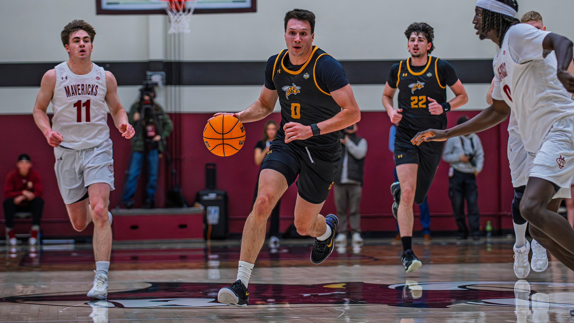 No. 21 Yellow Jackets Light Up Mavericks with School Record 19 3-Pointers