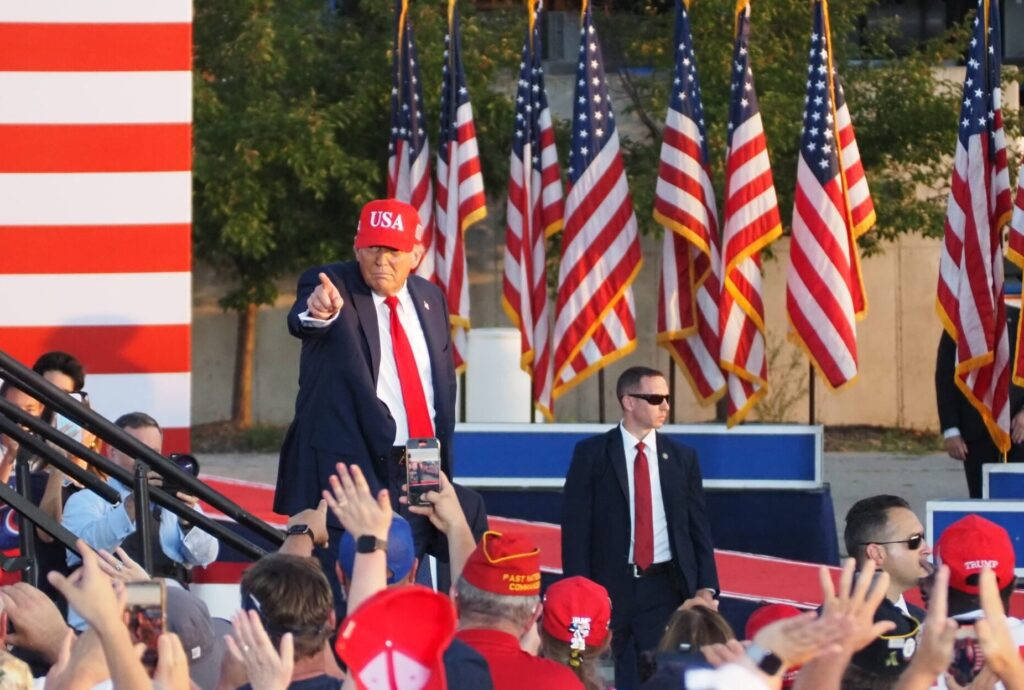 Trump heading to Iowa, Vance to Ohio and Minnesota in coming days